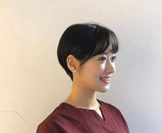 女生剪完短發多久才能長回去?扎不住的短發怎么弄好看