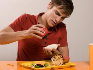 喝酒一定要喝到痛快?男人飲食的誤區(qū)