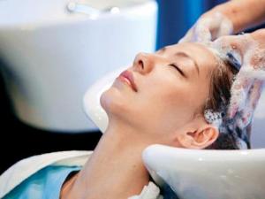 來月經(jīng)可以洗頭嗎?月經(jīng)期洗頭注意事項(xiàng)