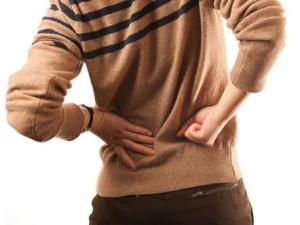 女性經期腰酸腹痛正常嗎？經期腰酸腹痛怎么辦