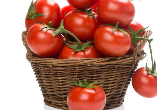 番茄也叫西紅柿味道酸酸甜甜 女性夏季吃番茄的4大好處