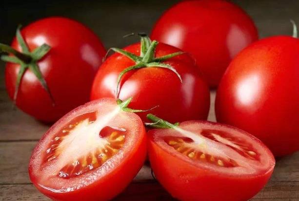 番茄也叫西紅柿味道酸酸甜甜 女性夏季吃番茄的4大好處