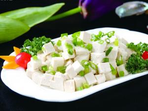 小蔥拌豆腐怎么做好吃？小蔥拌豆腐的做法