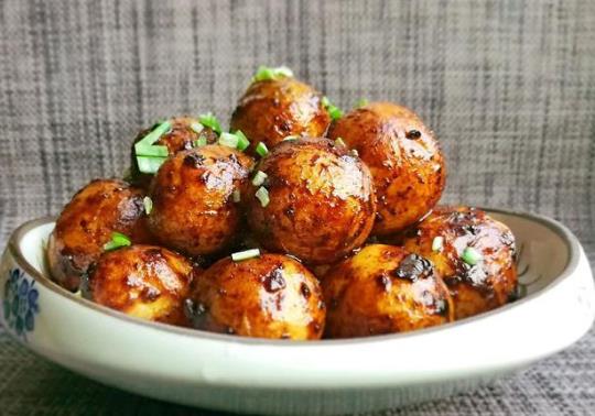 拔絲土豆用什么淀粉?拔絲土豆的糖漿怎么熬?