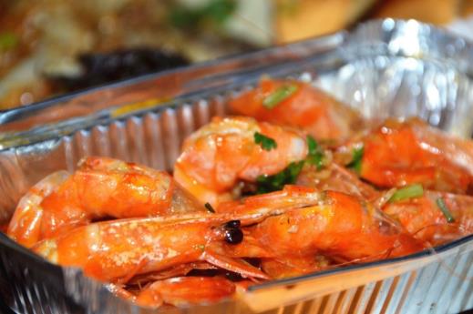 烤箱錫紙是放烤盤上面還是下面?烤箱錫紙是用正面還是反面?