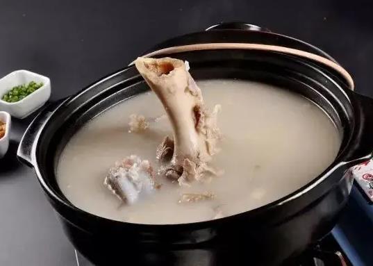 骨頭湯怎么熬成白色?骨頭湯可以補(bǔ)鈣嗎