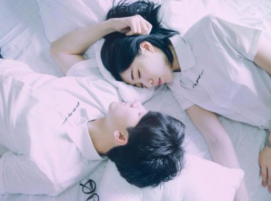 結婚三年沒領證離婚了要退彩禮嗎?同居了半年女方不退還彩禮犯法嗎?