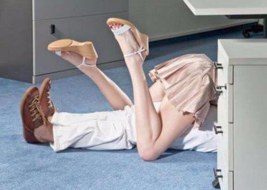 ?老公出軌要不要加小三微信?老公出軌騙小三自己是單身老公犯法沒?