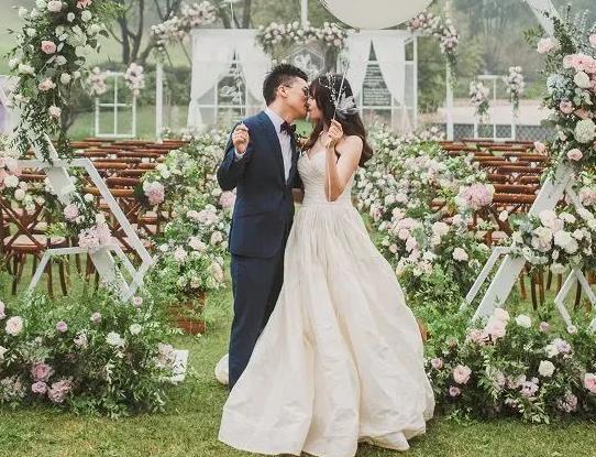 婚禮只辦一場(chǎng)在女方辦是倒插門嗎?領(lǐng)證當(dāng)天晚上必須睡一起嗎?