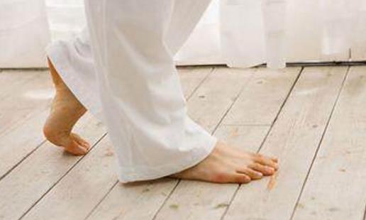 赤腳走路可以養生 赤腳走路的正確方法