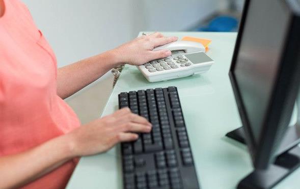 懷孕能用電腦嗎?孕婦用電腦時間?孕婦用電腦的12個健康原則