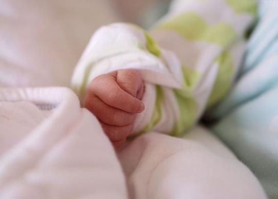 剛出生的寶寶為什么有黃疸?病理性黃疸治得好嗎