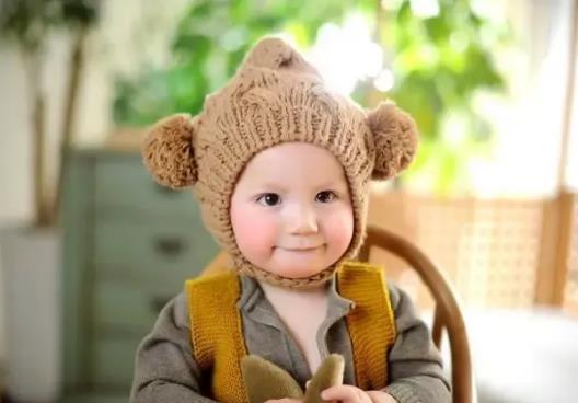 新生兒吸奶一般吸多久才會(huì)飽?寶寶肚子脹氣怎么緩解