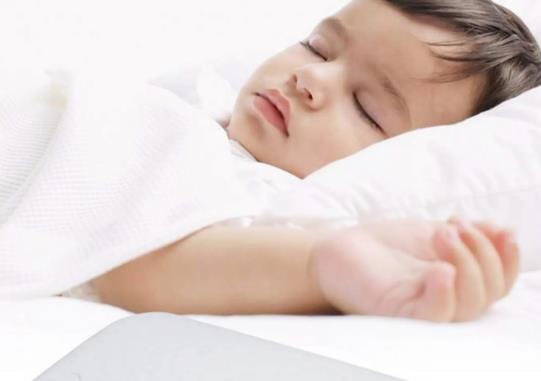 新生兒吸奶一般吸多久才會(huì)飽?寶寶肚子脹氣怎么緩解