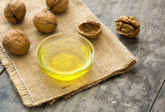 核桃油是直接滴在輔食里嗎?嬰兒核桃油是不是智商稅