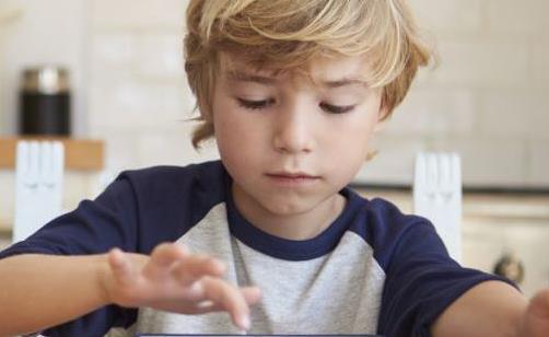 孩子性格孤僻應該怎么辦 育兒方式會影響孩子性格嗎