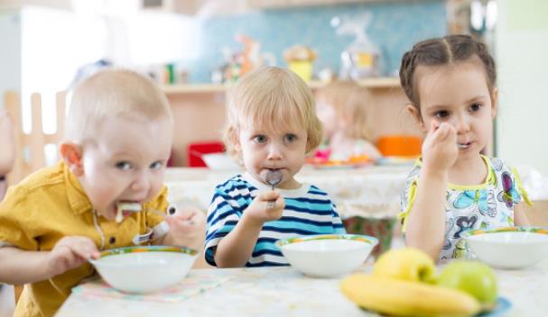 寶寶冬季如何保暖?從穿衣、洗澡、睡覺、飲食、鍛煉五方面來談