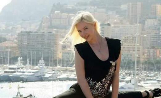 世界上最軟的人 俄羅斯美女Zlata4歲時(shí)就能完成身體重疊