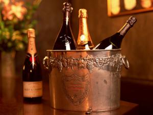 如何釀造香檳酒?香檳酒的功效與作用