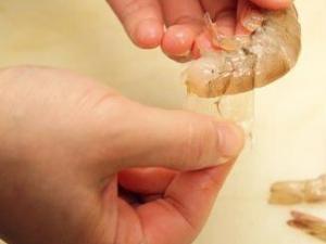 對蝦怎么去皮？大蝦去皮方法，怎樣給蝦去皮妙招