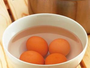 雞蛋皮怎么去？巧剝雞蛋皮方法，怎樣給雞蛋去皮妙招