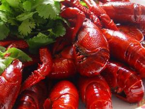 小龍蝦怎么剝殼？巧剝小龍蝦的方法