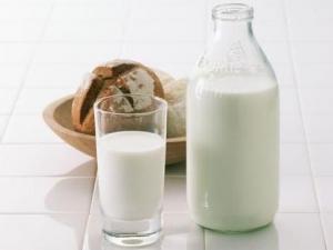 如何快速鑒別摻假牛奶?鑒別牛奶摻假的方法