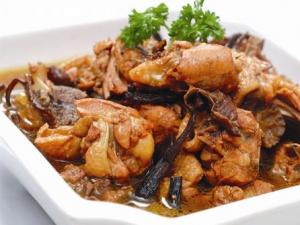小雞燉蘑菇怎么做好吃？小雞燉蘑菇的做法