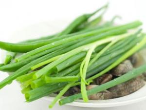 炒菜時(shí)怎樣利用蔥調(diào)味?做菜如何放蔥的小竅門