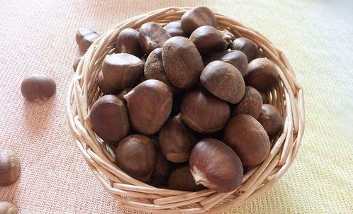 新鮮板栗如何快速剝皮 板栗快速剝皮的具體步驟