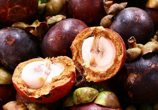 山竹里面黃黃的是什么 山竹里面黃黃的能吃嗎 山竹果肉發(fā)黃有毒嗎