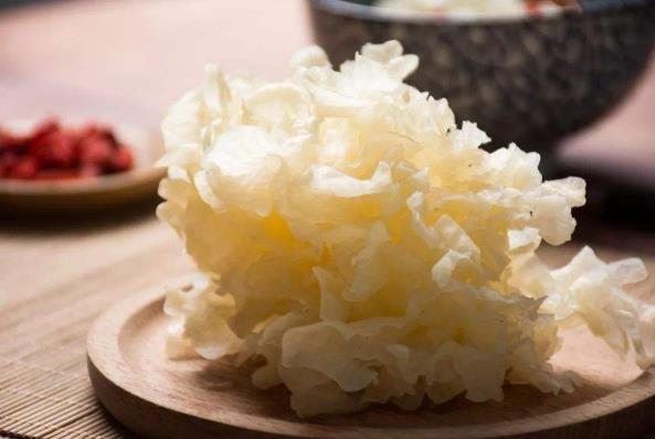 銀耳怎么選購較好?銀耳泡發多長時間?銀耳泡發的簡單方法