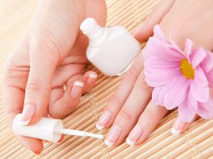 指甲油怎么洗？衣服上的指甲油怎么洗