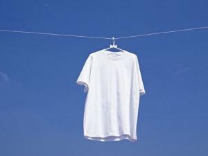 白衣服發黃怎么辦?如何防止衣服發黃