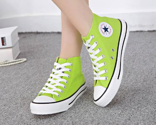 白色帆布鞋有泥斑好清洗嗎?帆布鞋會越穿越大嗎?