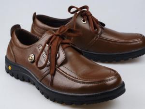 皮鞋發(fā)霉怎么處理?皮鞋發(fā)霉怎么清洗