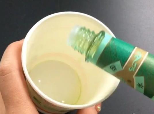 ?花露水和風油精一起用能不能催情?花露水噴在電風扇上可以變涼嗎?