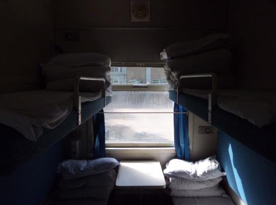 硬臥中鋪是不是很難受?火車硬臥上中下鋪價格相差多少