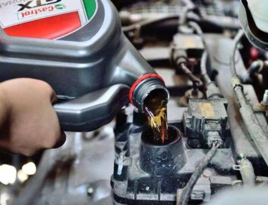 機油沉淀物需要清理嗎?發(fā)動機油泥多有什么影響