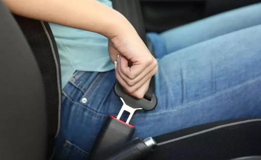 忘了帶安全帶被拍4次罰幾次 后排不系安全帶違法嗎