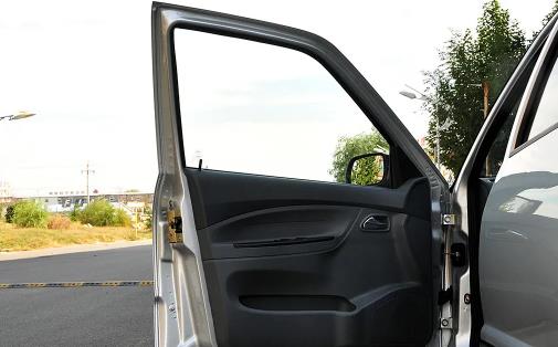 新車車門為什么用力才能關上 新車門縫大有必要調嗎