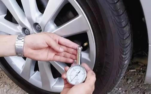 胎壓亮黃燈還能開嗎 胎壓低對油耗影響大不大