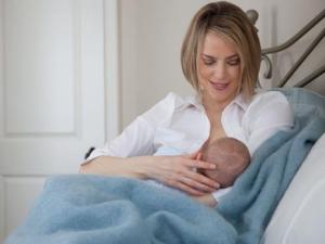 母乳喂養(yǎng)需要喂水嗎?母乳喂養(yǎng)不能吃什么