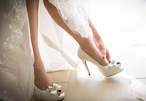 鞋子磨腳怎么辦?鞋子小了磨腳怎么辦?