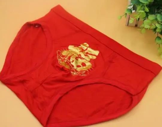 本命年穿紅色衣服要誰買?本命年穿紅色要穿多久