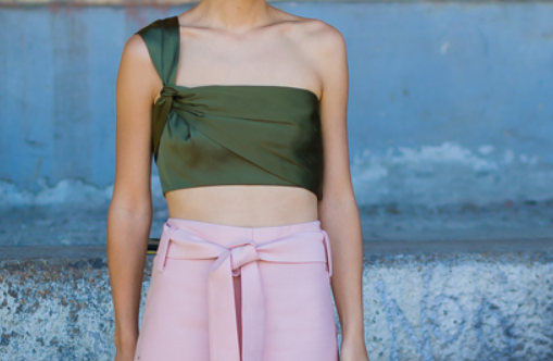 亮色單品怎么穿搭?夏日撞色穿搭秀出自我!