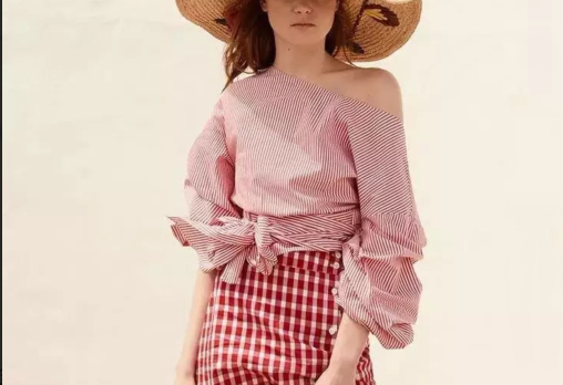 亮色單品怎么穿搭?夏日撞色穿搭秀出自我!