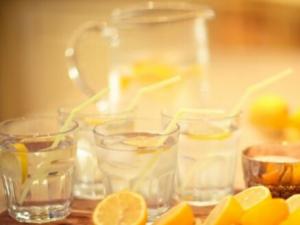 檸檬水抗癌嗎？專家稱不靠譜