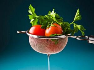 用淘米水洗水果對嗎？正確吃水果的方法