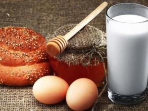 牛奶和蜂蜜能一起吃嗎？喝牛奶可以加蜂蜜嗎